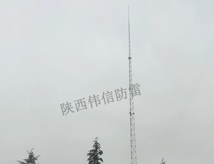 寶雞某部隊(duì)三角避雷塔安裝現(xiàn)場(chǎng)3