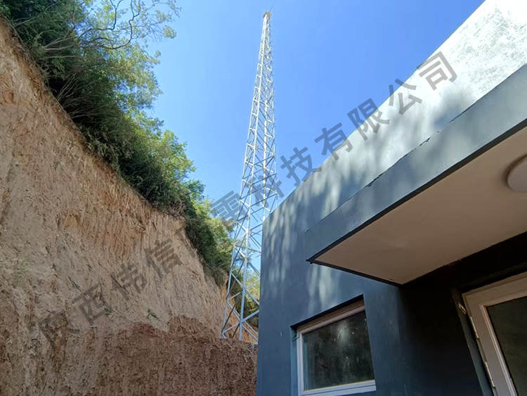 咸陽(yáng)某單位廠房四角避雷塔安裝施工三