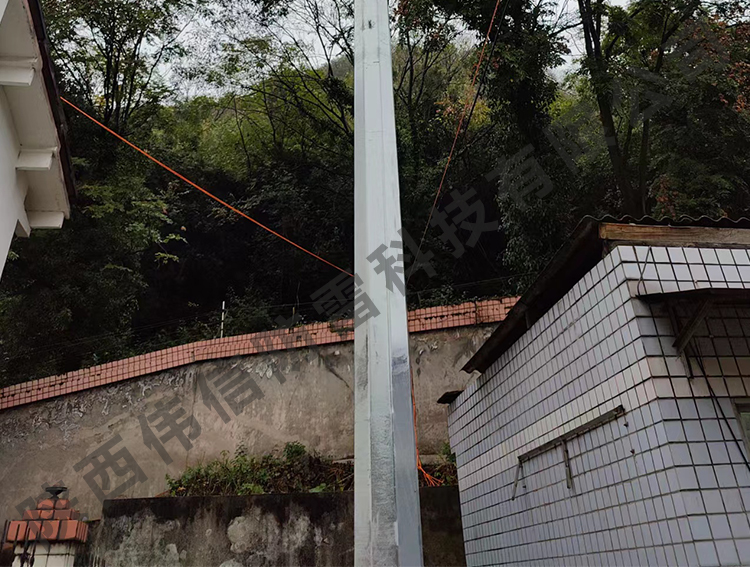 貴州貴陽某部隊獨(dú)立避雷塔安裝