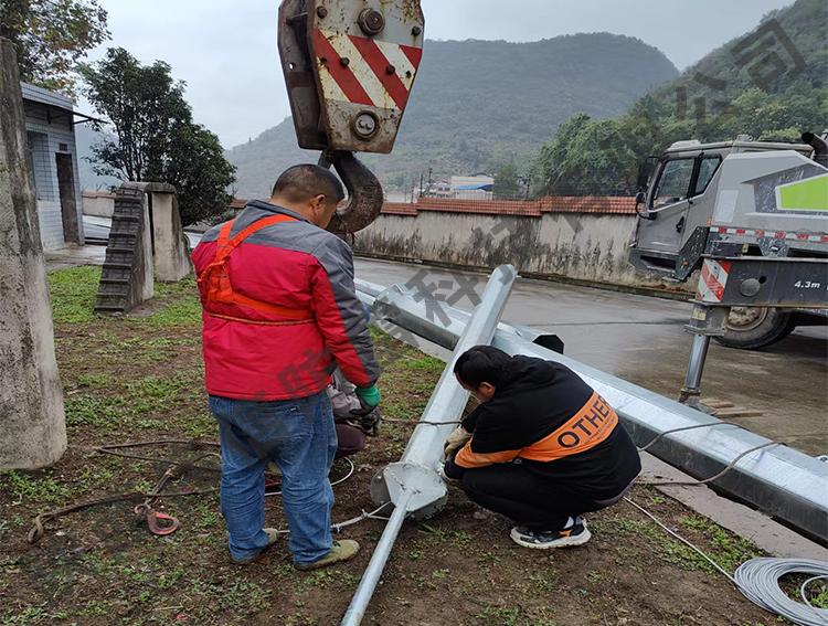 貴州貴陽某部隊獨(dú)立避雷塔安裝