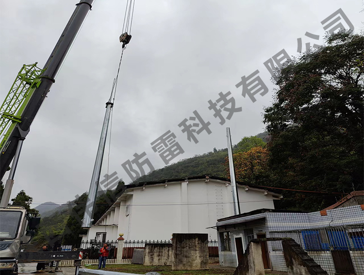 貴州貴陽某部隊獨(dú)立避雷塔安裝